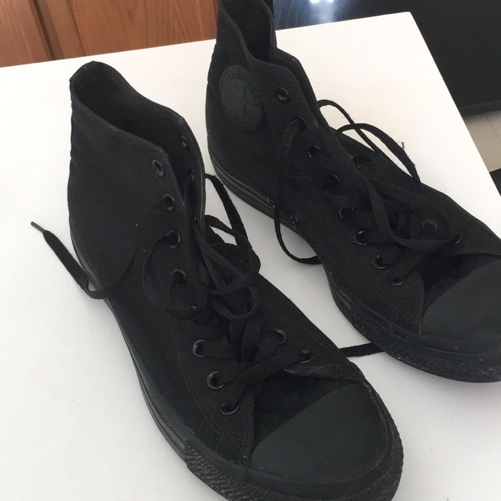 Converse Chuck Taylor men’s 10 woman’s 12 EUC